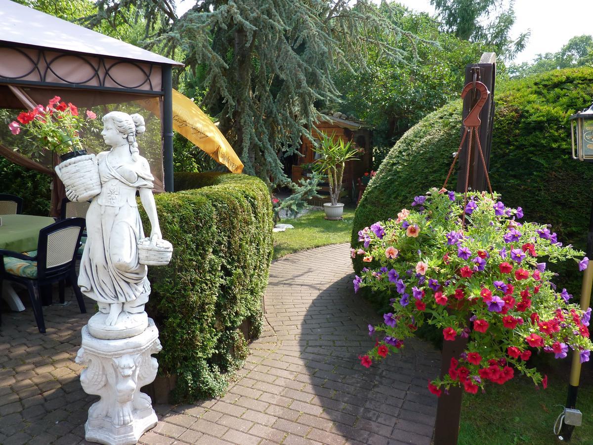 Hotel Am Berg Spremberg Buitenkant foto